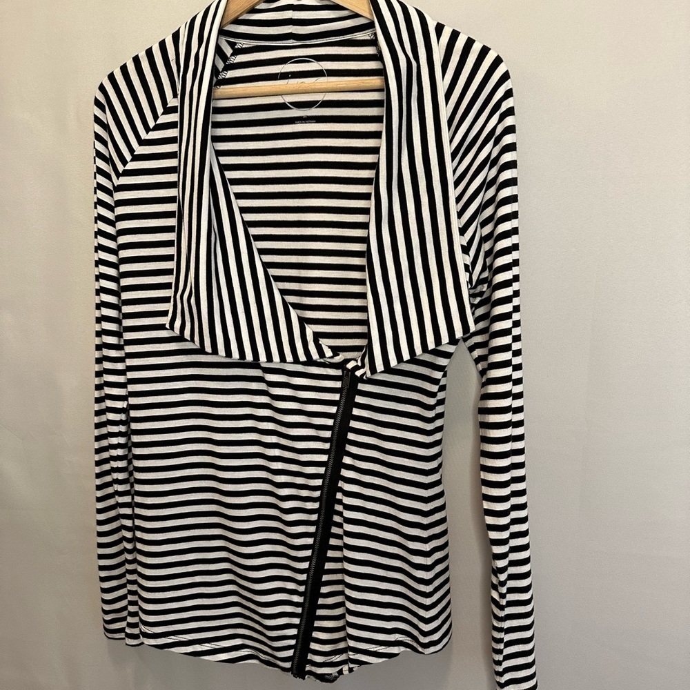 INC International Concepts Blouse Size M Long Sleeve Crowl Neck Striped Zipper